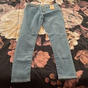 LEVI’S 720 High-Rise Super Skinny Jeans
